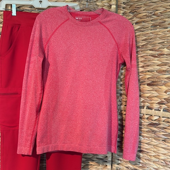 Figs Pop Red scrub set - Picture 4 of 6